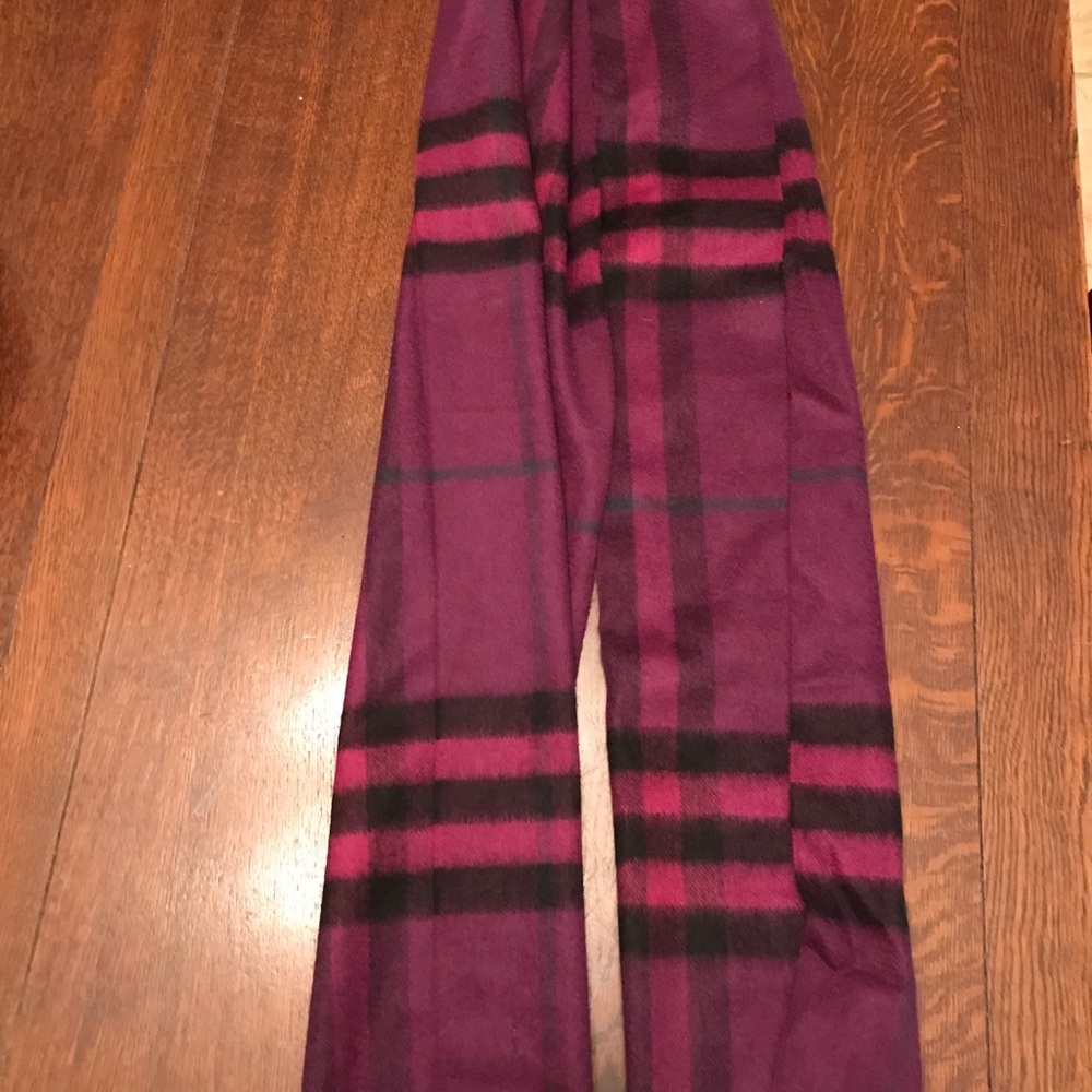 Burberry Cashmere Scarf - Picture 3 of 4
